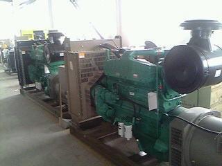 柴油发电机组 从供货商选择到300KW康明斯与江苏泰豪机组的全面解析